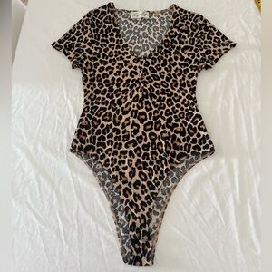 Leopard Print V‑Neck Short Sleeve Bodysuit - Brown/Black